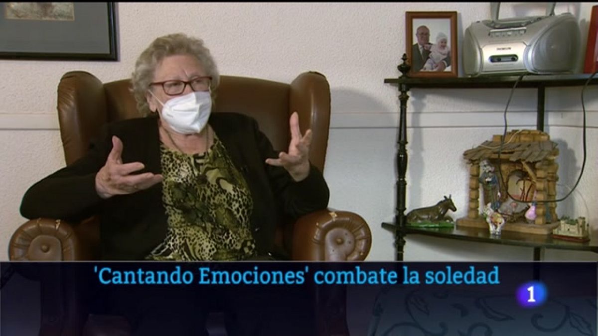 Teresa ha encontrado en Cantando Emociones a voluntarios que la animan 