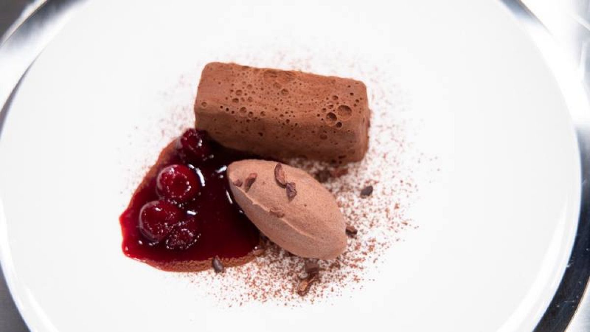 Ir A Lingote De Chocolate Y Guindas De Pol Contreras