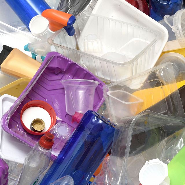 Cómo los envases de plástico perjudican tu salud