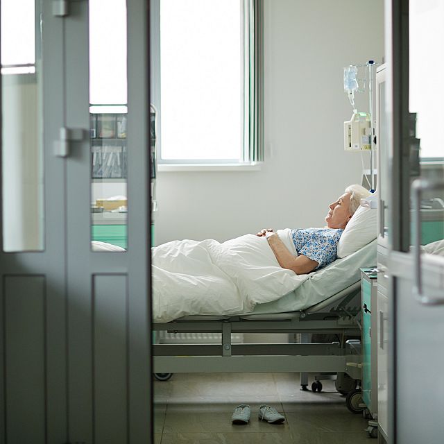 Más de 230 mayores viven en hospitales canarios