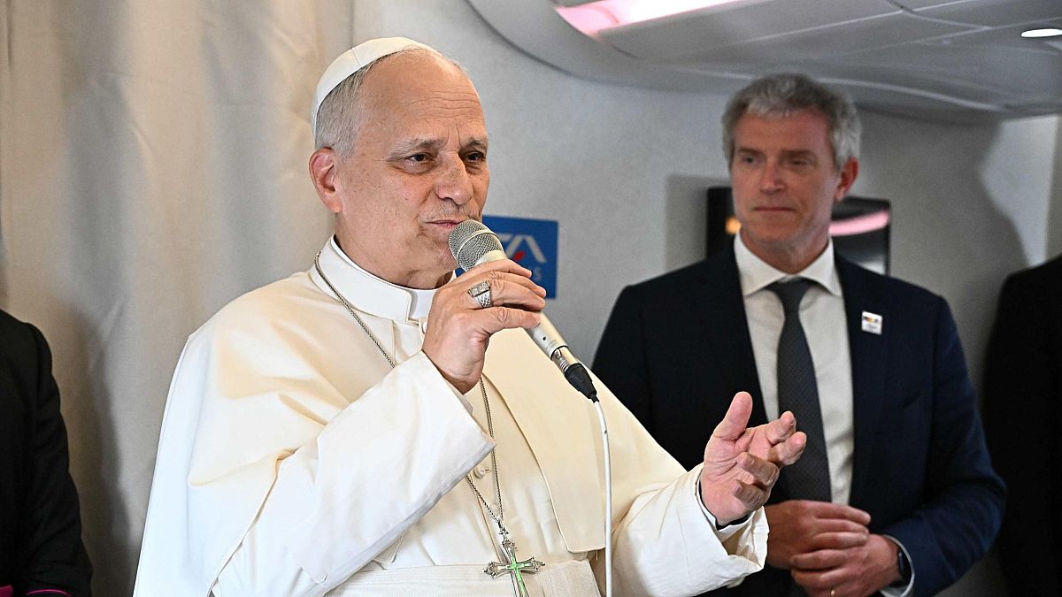 El papa dice que sus discursos no eran para responder a Trump