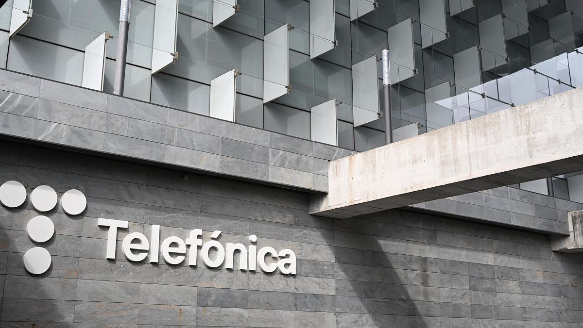 https://img2.rtve.es/i/?w=1200&i=https://img.rtve.es/imagenes/telefonica-investiga-posible-filtracion-datos-120000-clientes-empleados/01716896940831.jpg https://img2.rtve.es/i/?w=1200&i=https://img.rtve.es/imagenes/telefonica-investiga-posible-filtracion-datos-120000-clientes-empleados/01716896940831.jpg