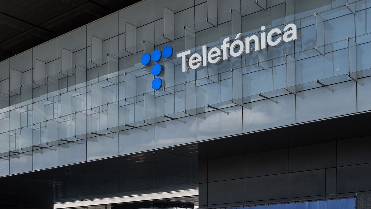 https://img2.rtve.es/i/?w=1200&i=https://img.rtve.es/imagenes/telefonica-investiga-supuesto-hackeo-movistar-afectaria-a-22-millones-registros-clientes/01748949114347.jpg https://img2.rtve.es/i/?w=1200&i=https://img.rtve.es/imagenes/telefonica-investiga-supuesto-hackeo-movistar-afectaria-a-22-millones-registros-clientes/01748949114347.jpg