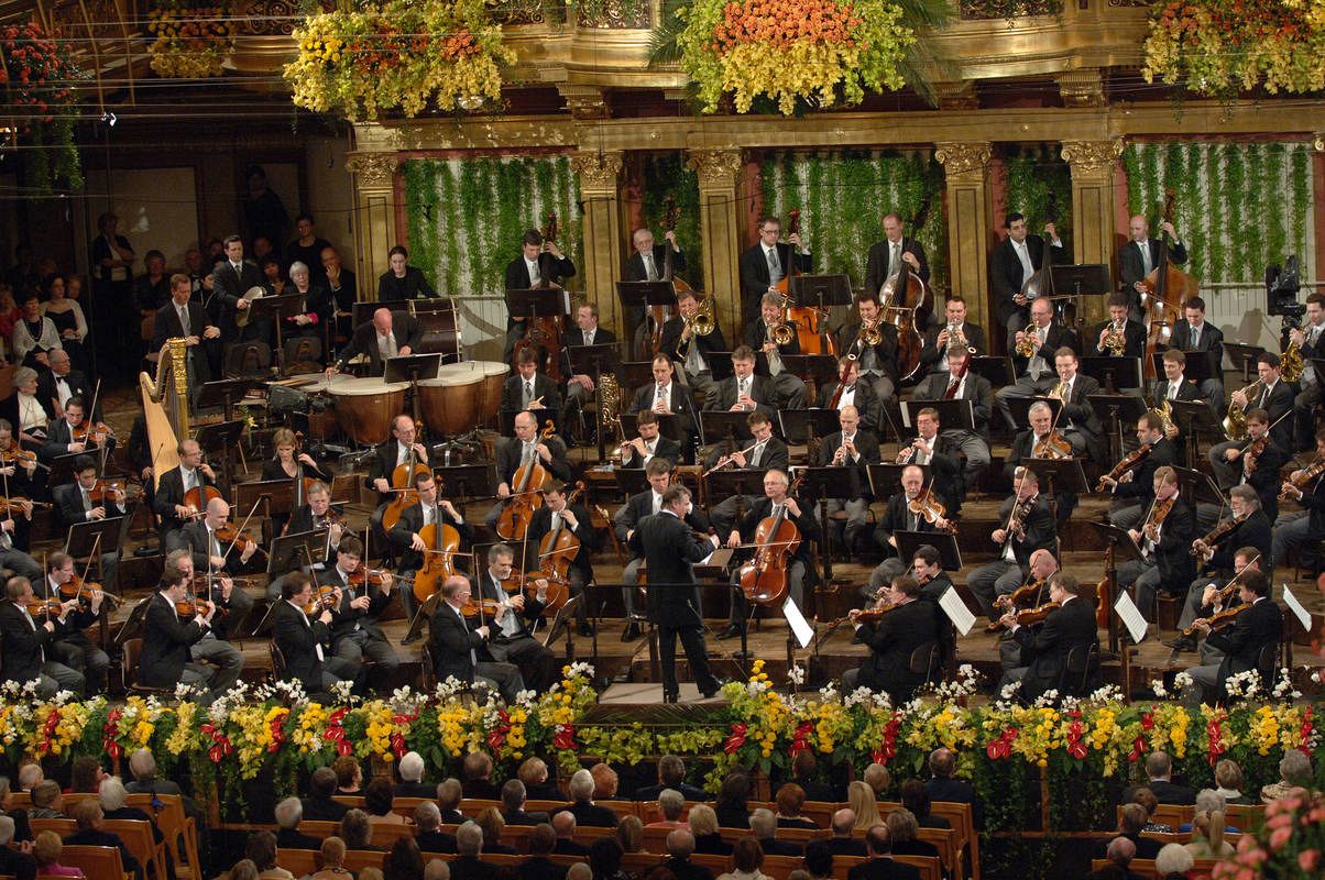 La Orquesta Filarmónica de Viena organiza el Concierto de Año Nuevo, que se emite unos 90 países