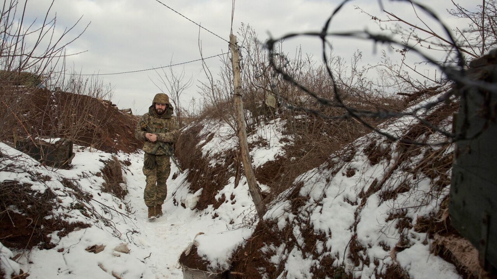Un soldado ucraniano en una trinchera en la región de Donetsk. REUTERS/Anna Kudriavtseva