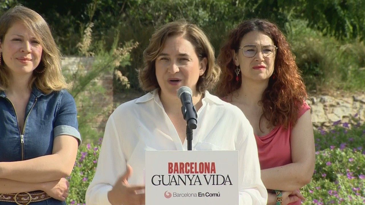 L'actual alcaldessa de Barcelona, Ada Colau, en la presentació de la seva candidatura als Jardins del Dctor Pla i Armengol