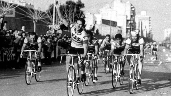 Txomin Perurena, en una victoria de etapa en la Vuelta a Levante 1975.