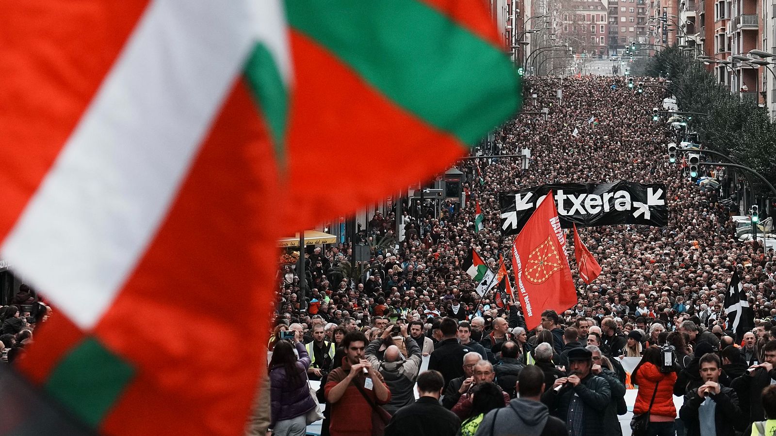 Manifestación de Sare: miles de personas salen a las calles de Bilbao por los presos de ETA