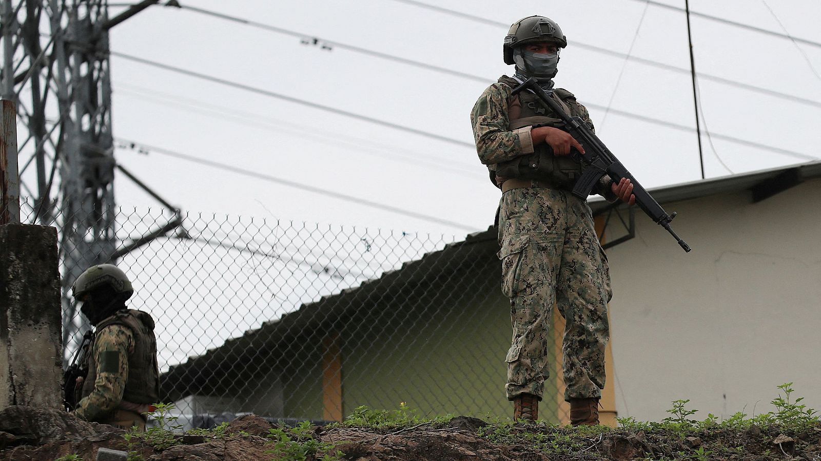 Miembros de las Fuerzas de Seguridad en la prisión Zonal 8 en Guayaquil, Ecuador