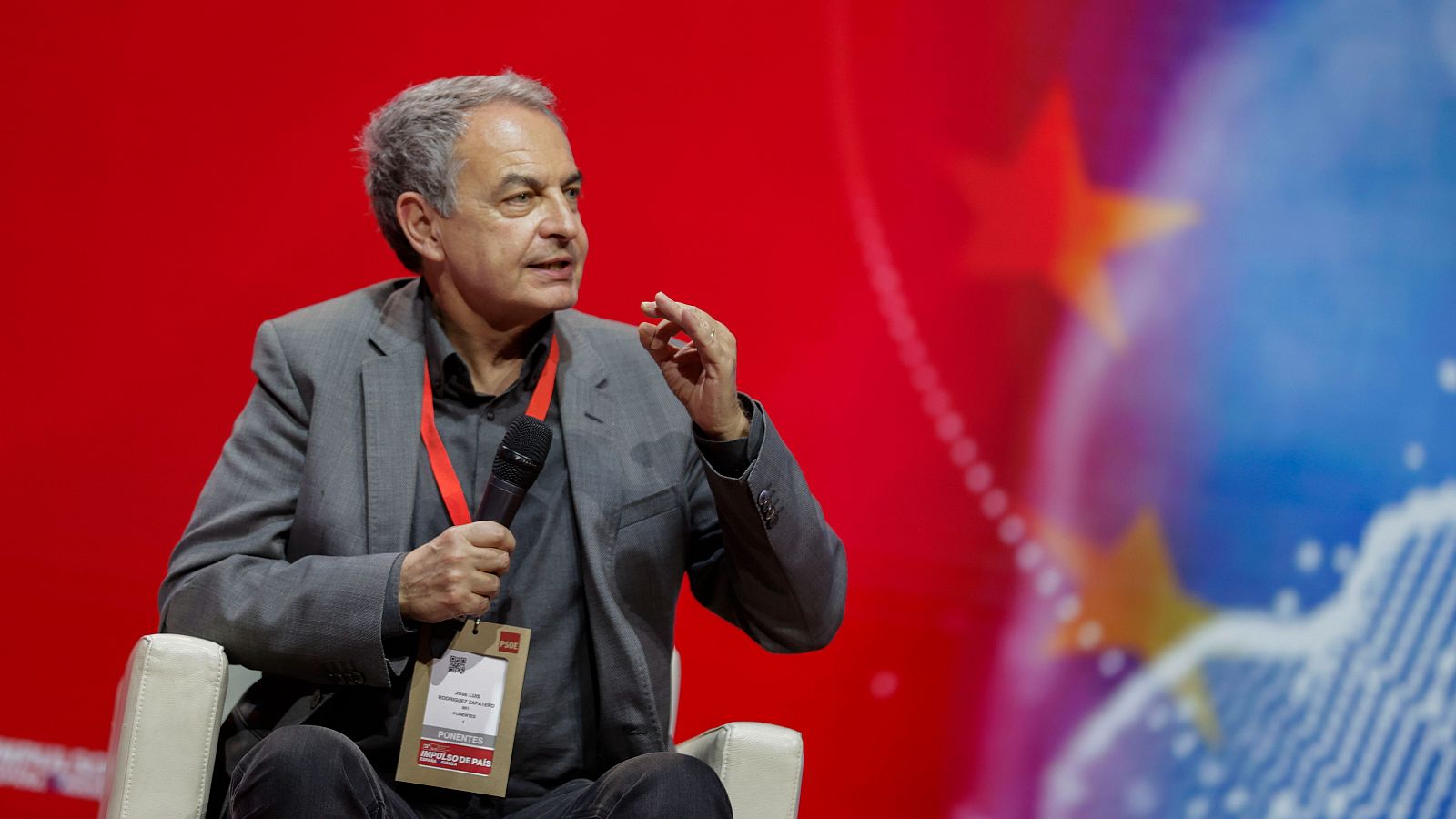 El expresidente del Gobierno José Luis Rodríguez Zapatero durante la convención