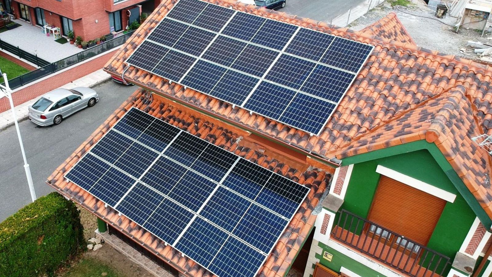 Casa con placas solares