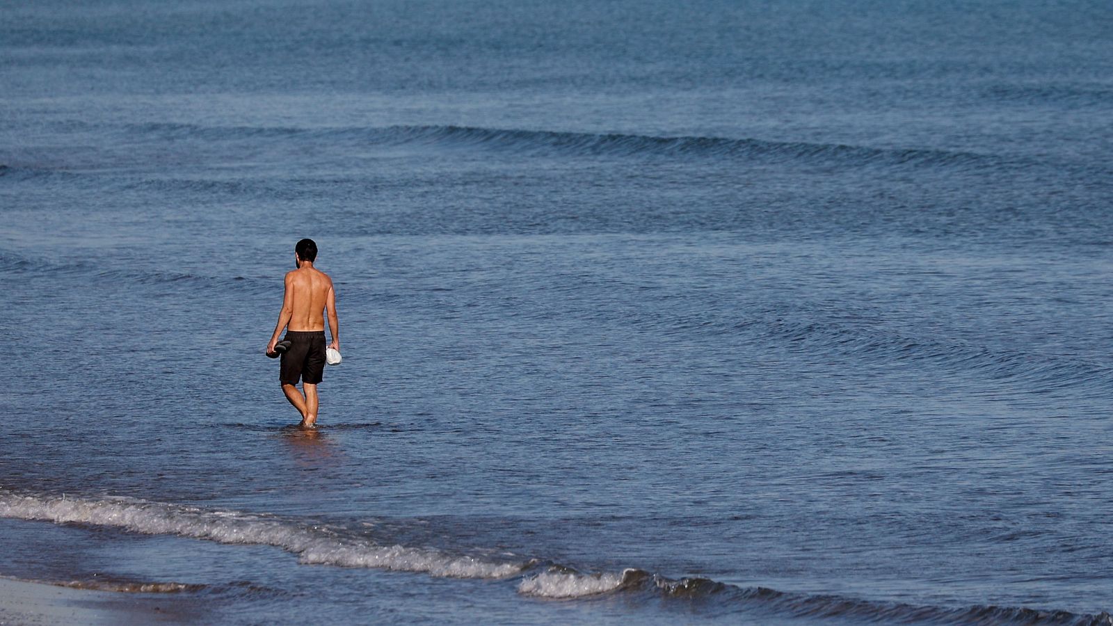 Las olas de calor están reduciendo el gasto de los turistas en la costa española.