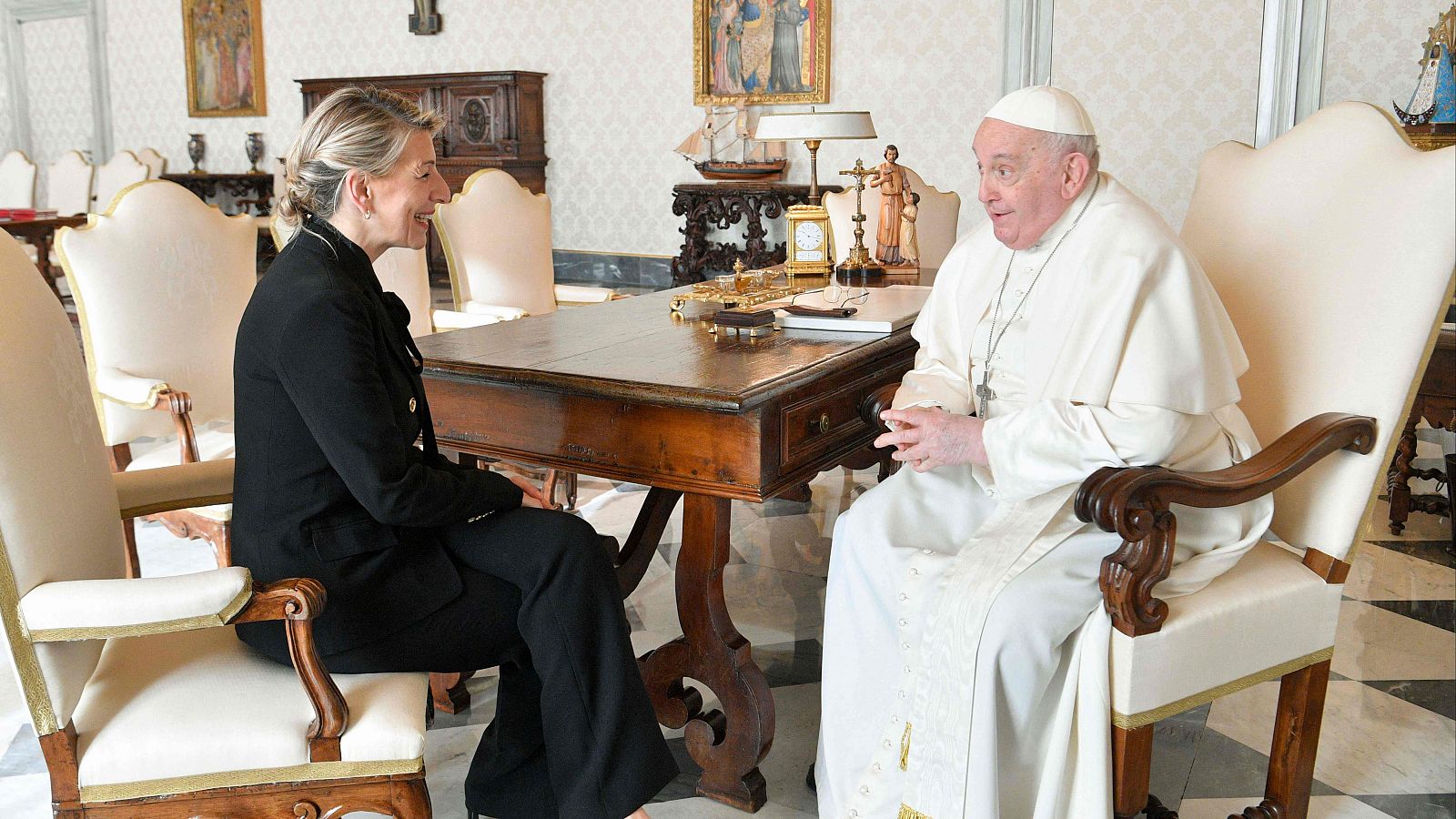 La vicepresidenta Yolanda Díaz y el papa Francisco se reúnen en el Vaticano