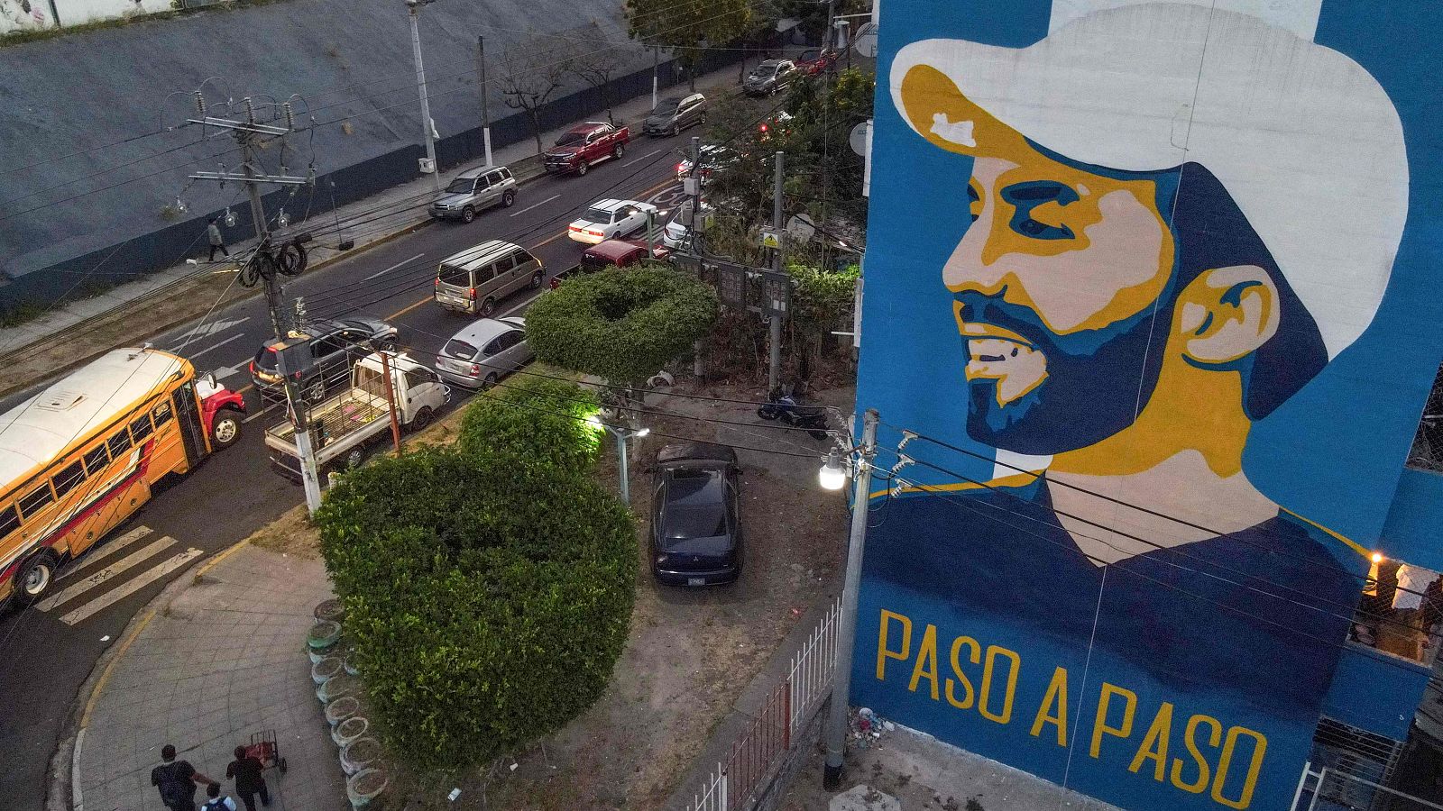 Elecciones El Salvador: claves de unos comicios donde Bukele se encamina a una reelección inédita y "anticonstitucional"