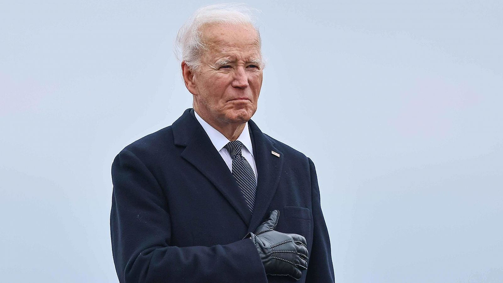 Biden en el traslado en la Base Aérea de Dover de los tres soldados muertos en Jordania