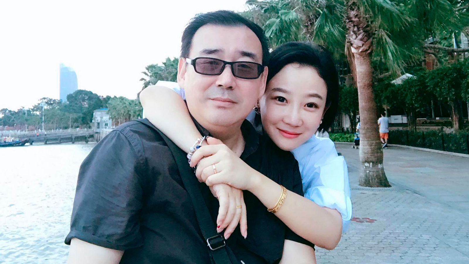El escritor Yang Hengjun y su mujer, Yuan Xiaoliang, en una imagen de archivo
