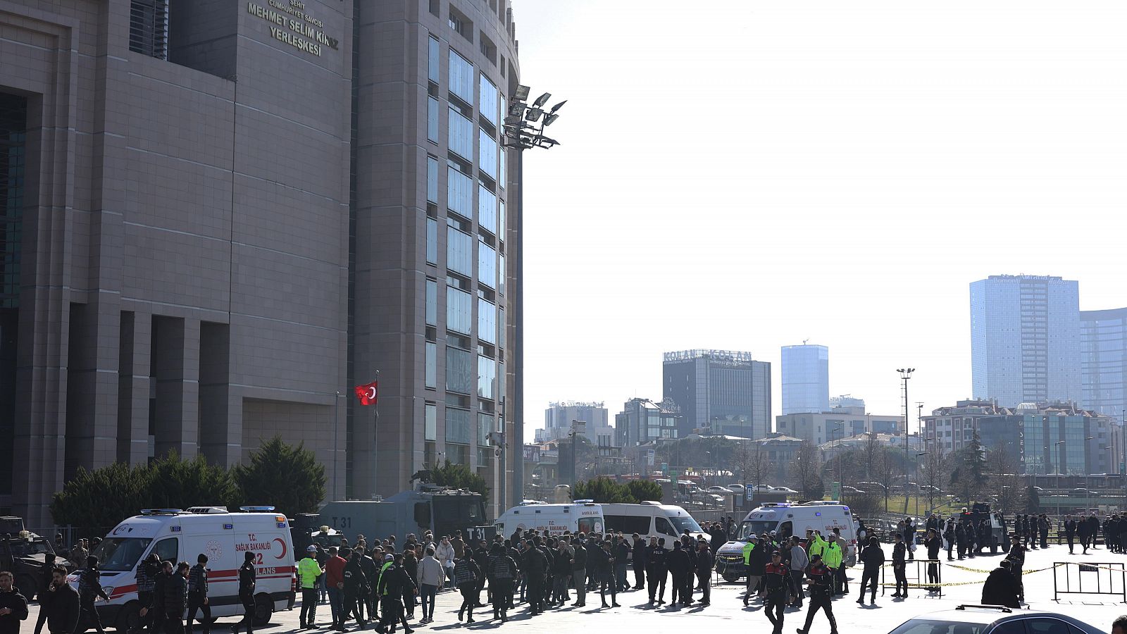 Tres muertos en un atentado contra una sede judicial en Turquía