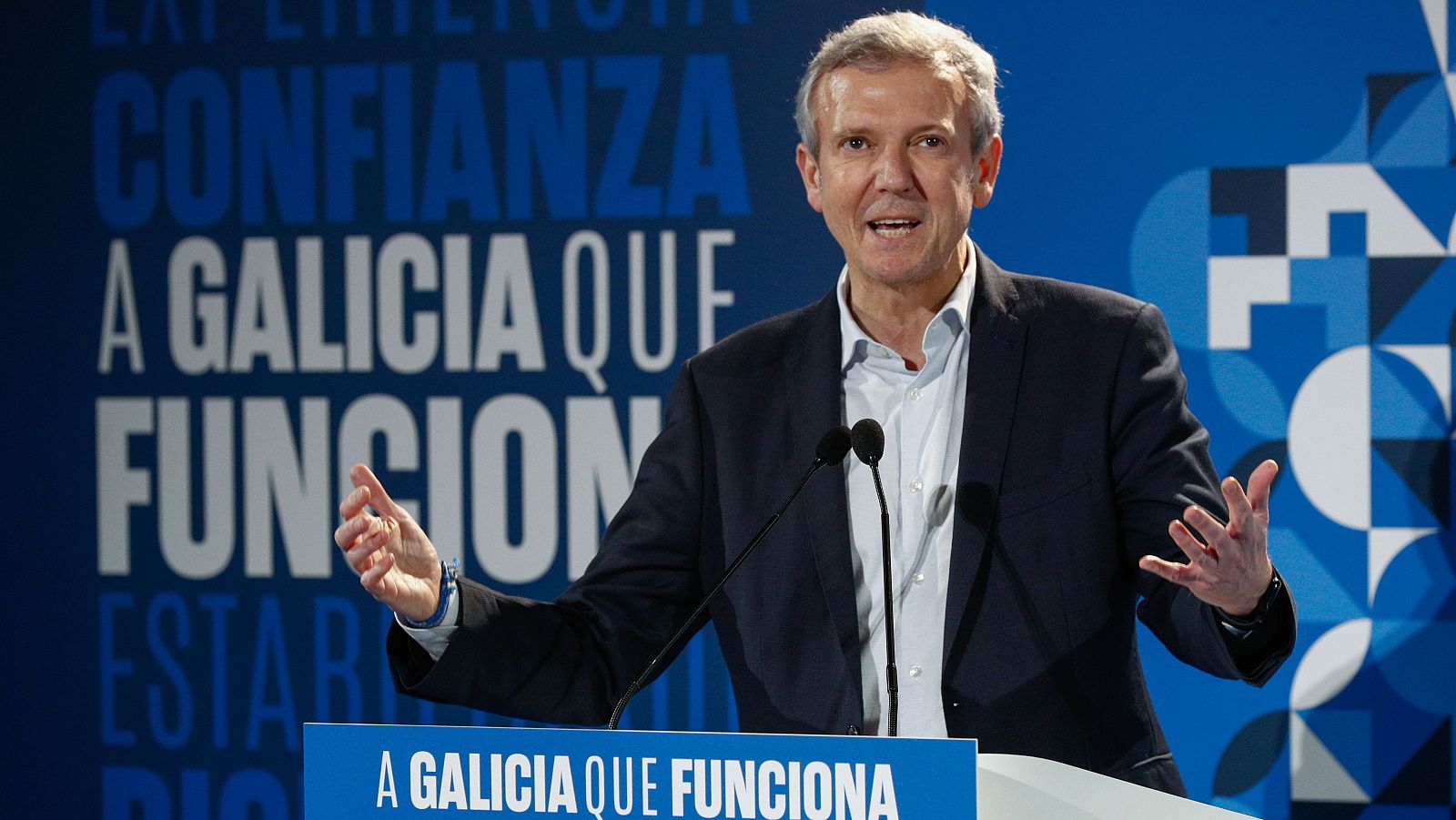 El candidato del PP, Alfonso Rueda, en un mitin de la campaña de las elecciones gallegas