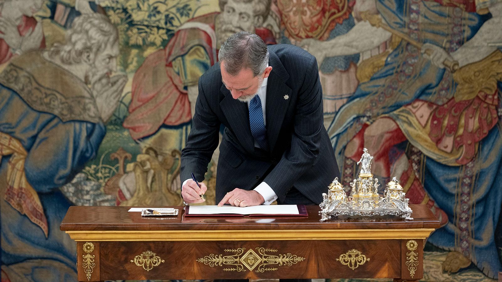 El Rey Felipe VI sanciona la reforma del artículo 49 de la Constitución Española, en el Palacio de la Zarzuela