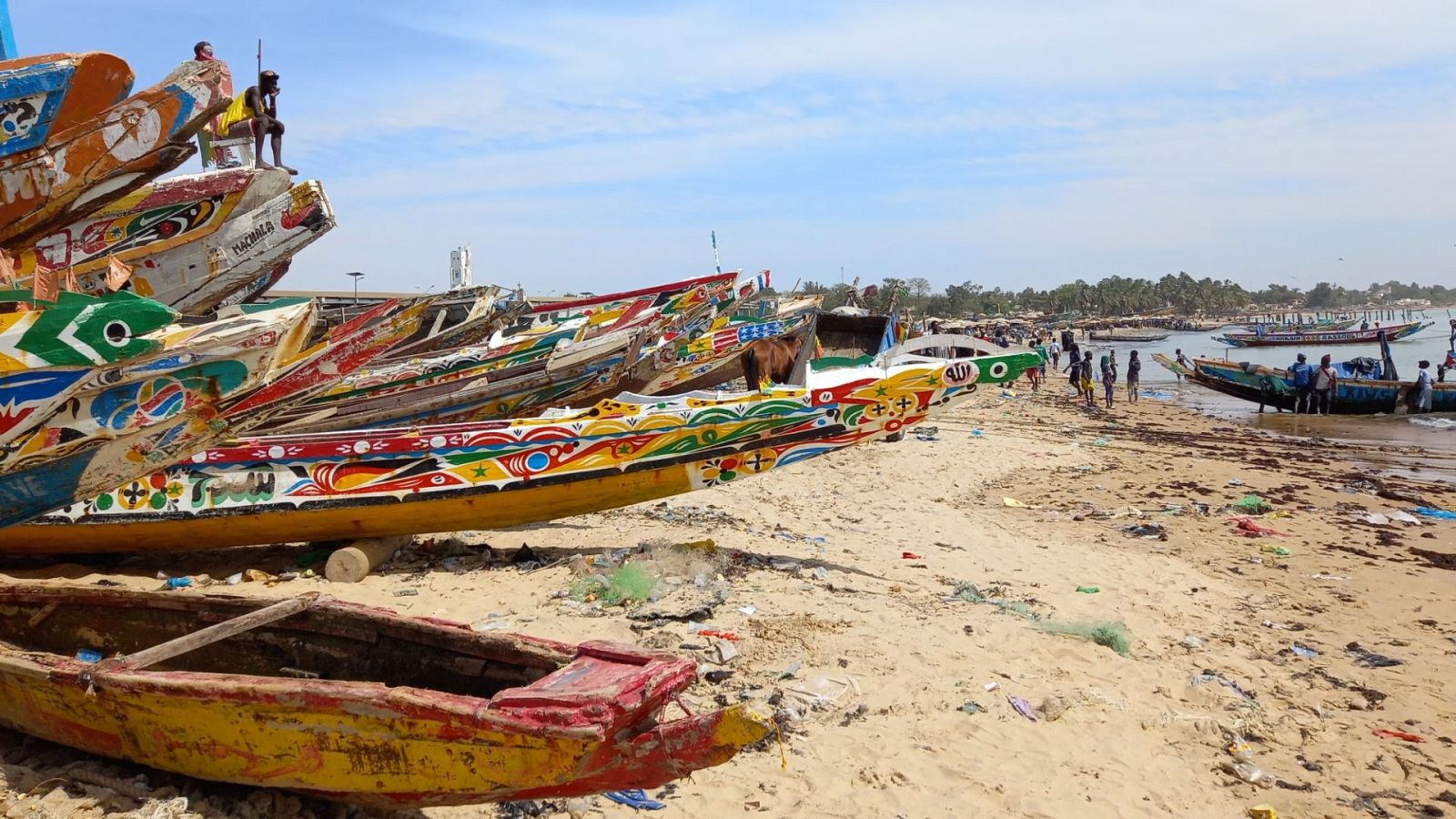 Un cayuco en las costas de Senegal