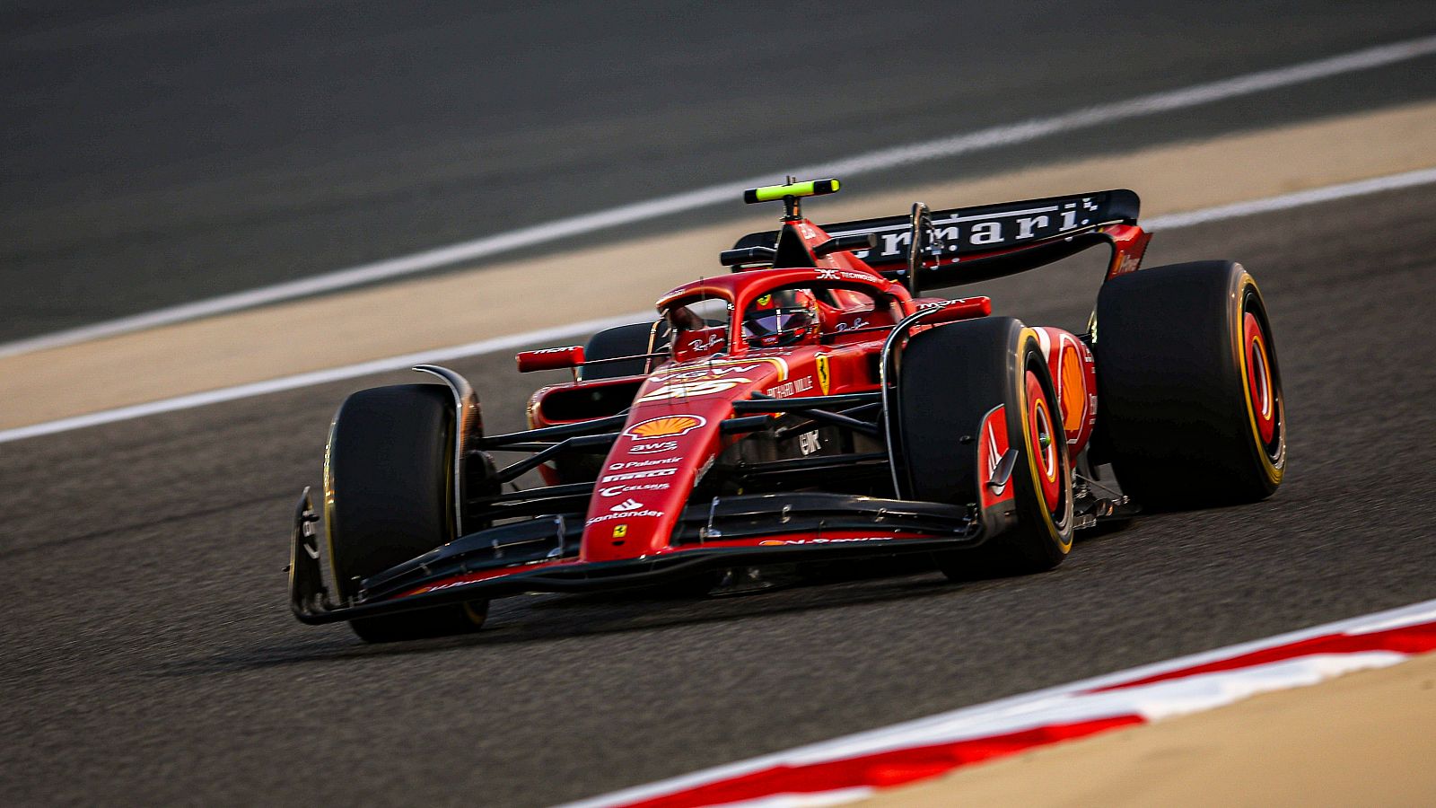 Carlos Sainz lidera el segundo día de test en Baréin