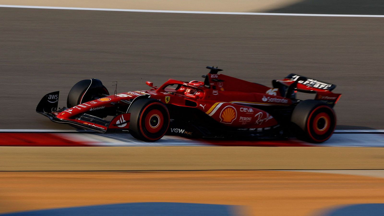 Charles Leclerc lidera el tercer día de los test de F1; Alonso 8º y Sainz, 9º