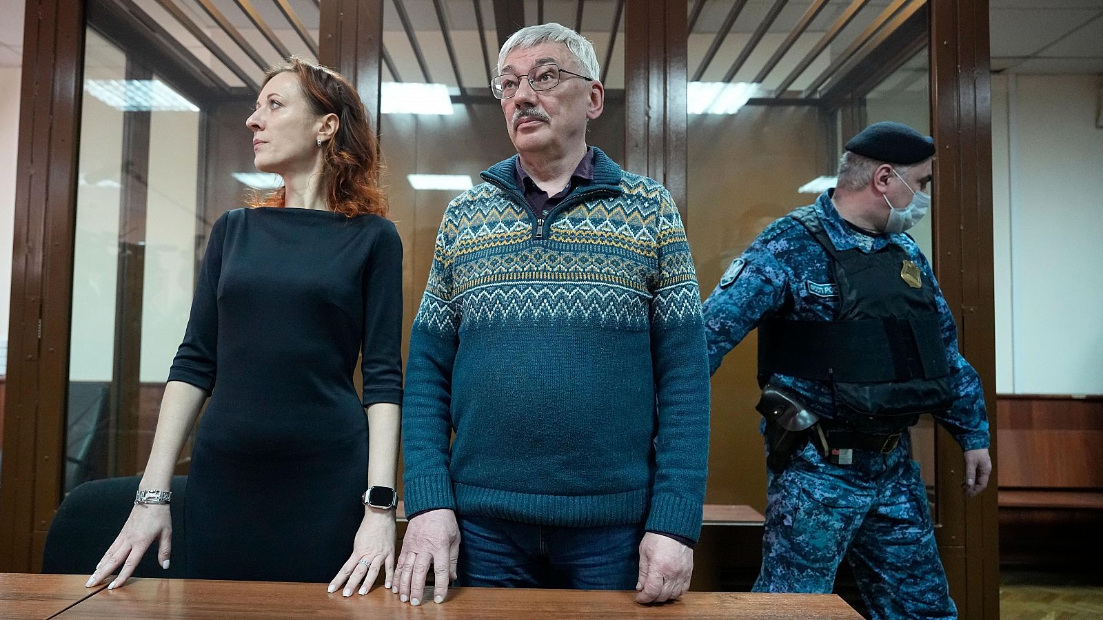 Rusia: el activista Oleg Orlov, condenado a dos años y medio de cárcel