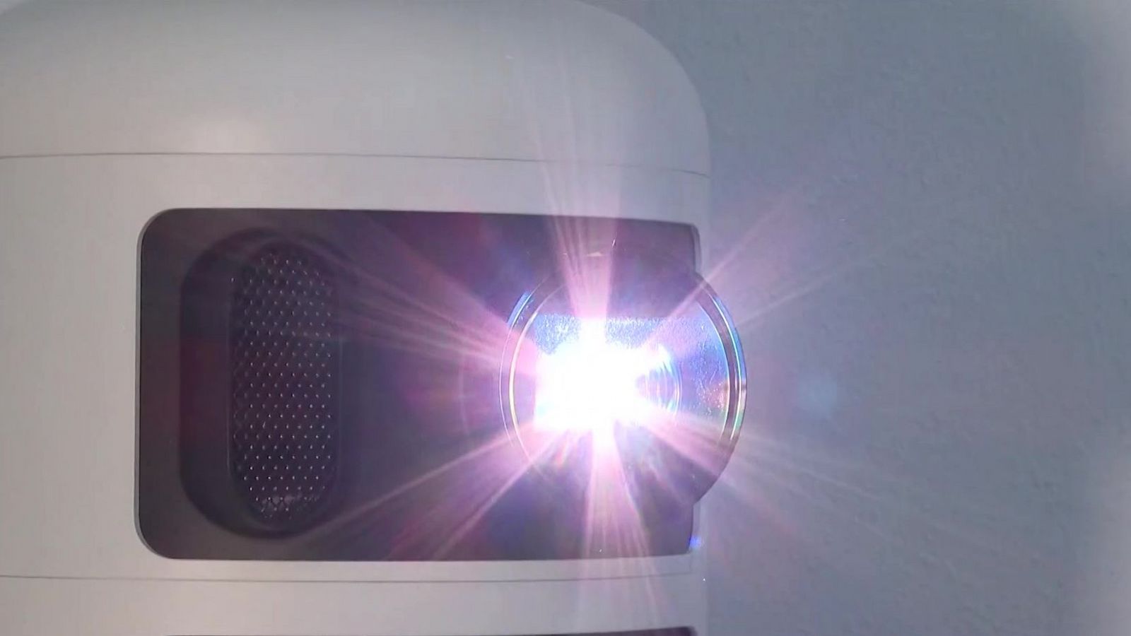 Projector MK360, desenvolupat per l'empresa tecnològica Broomx, és el primer sistema de projecció immersiva del món.