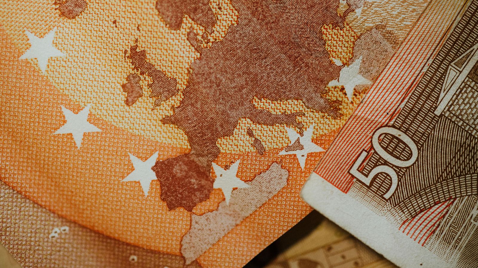 La silueta de Europa en un billete de 50 euros, en una imagen de archivo