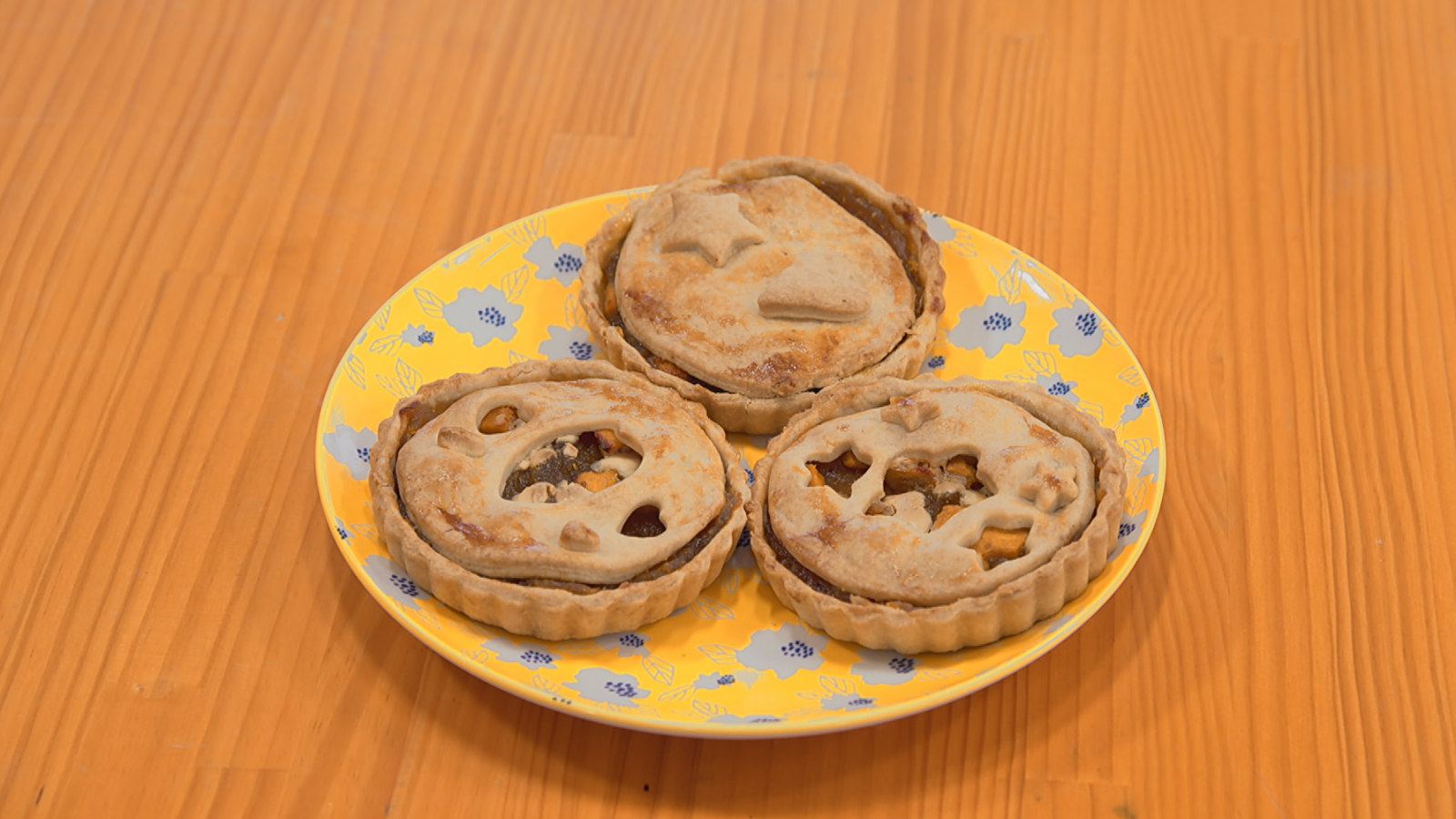Receta de tartaletas de manzana de Patxi Salinas dedicada a las madres en 'Bake Off'