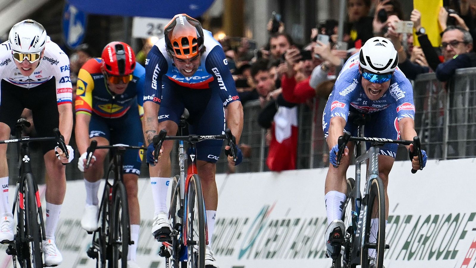 Jasper Philepsen gana la Milán-San Remo 2024