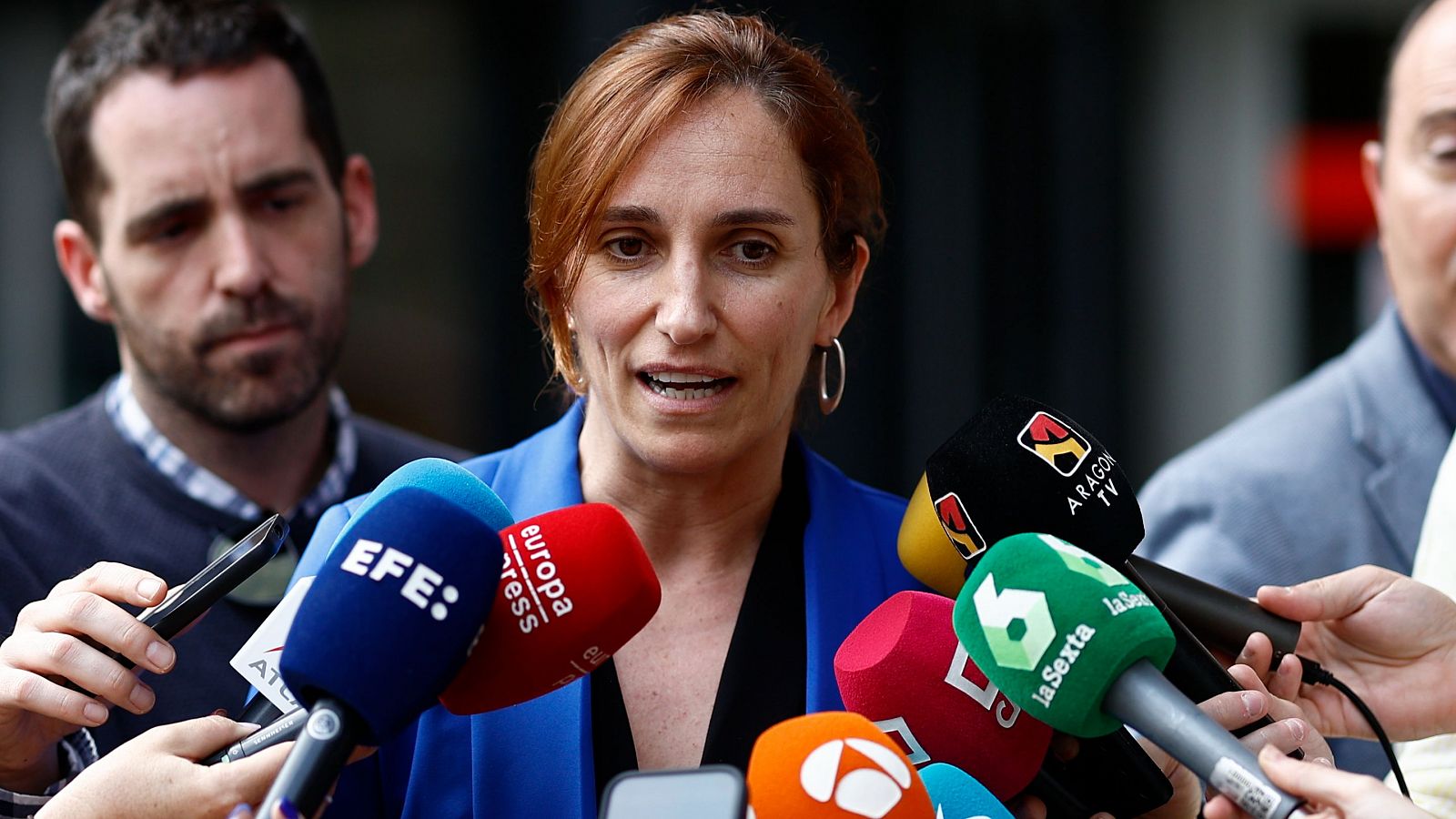 La ministra de Sanidad, Mónica García, atiende a los medios