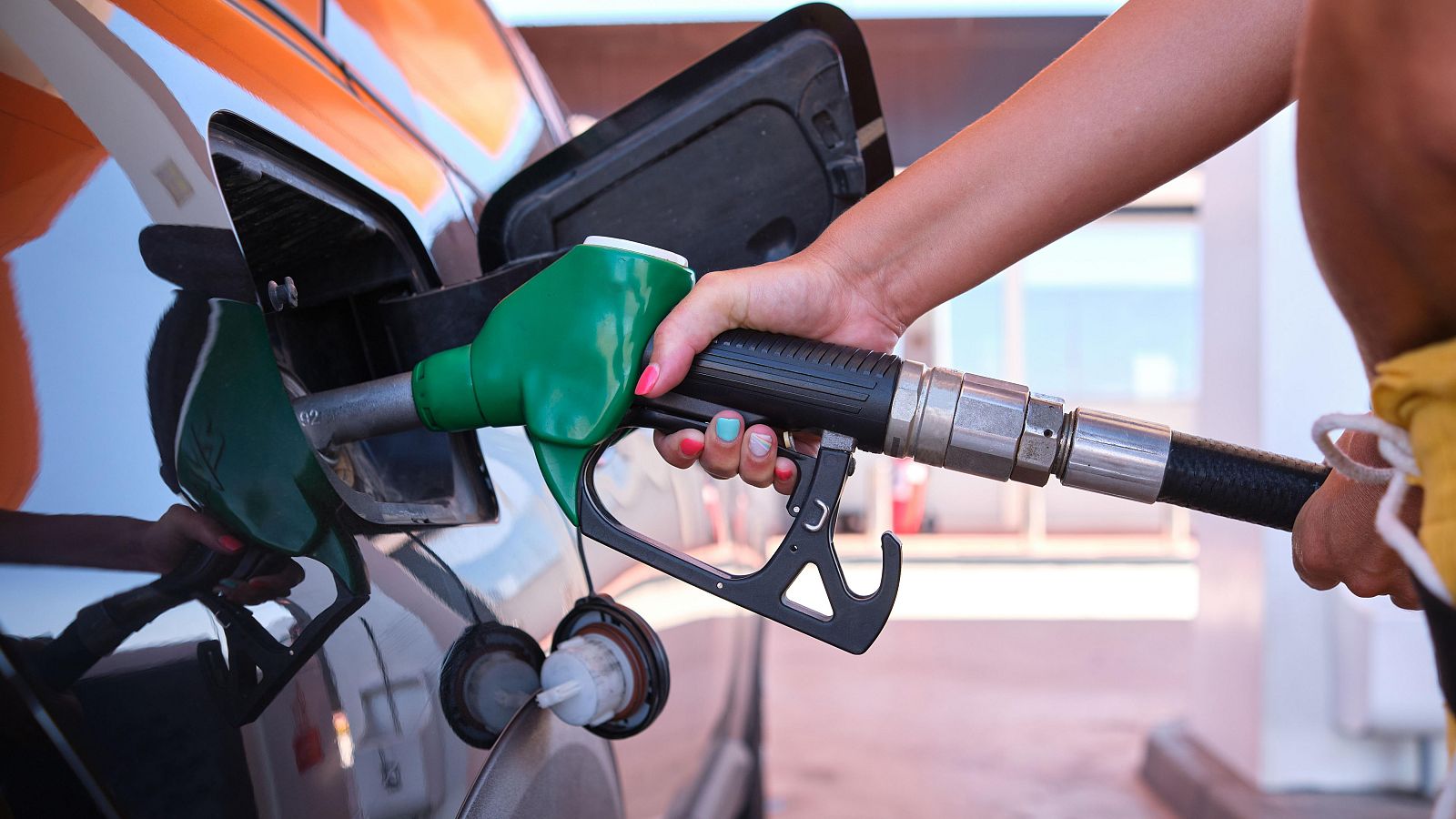 El precio de los carburantes se mantiene estable a las puertas de la Semana Santa