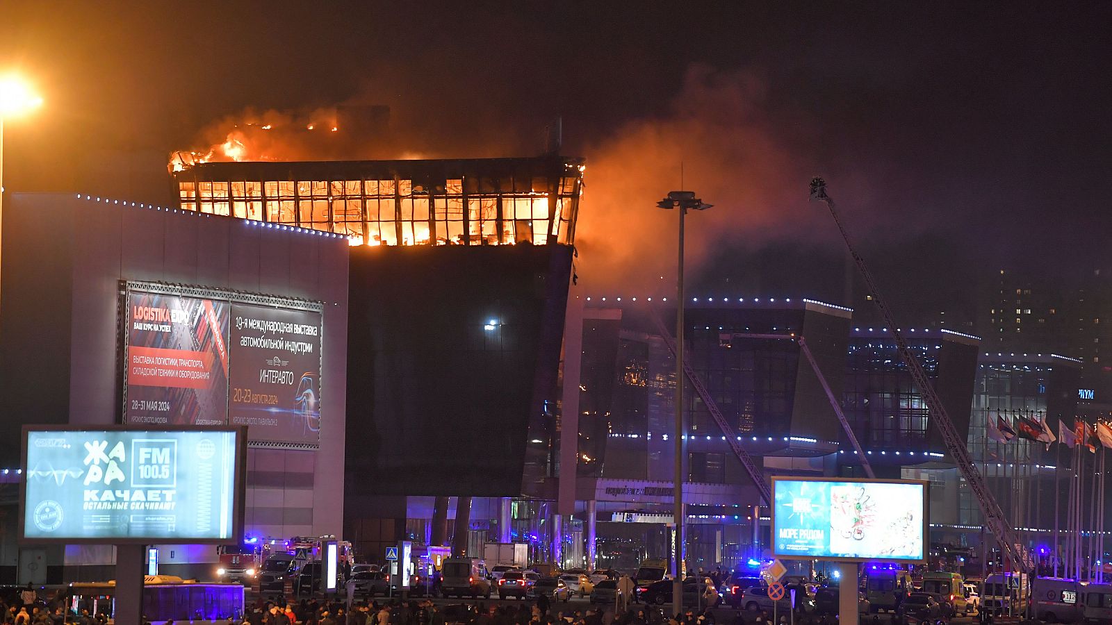 Atentado en Moscú: la sala de conciertos Crocus City Hall en llamas tras el ataque