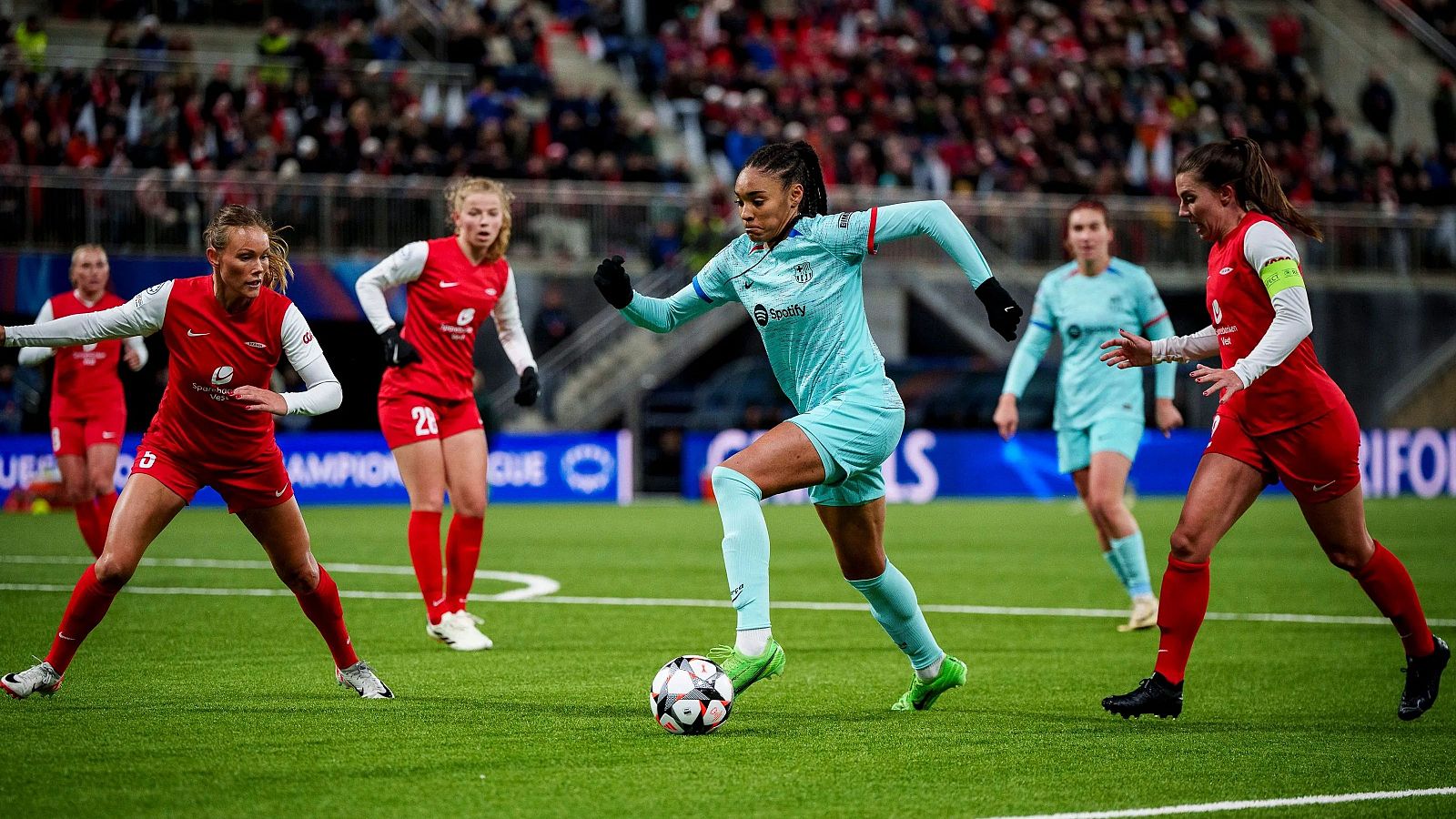 Barcelona-Brann Kvinner: Salma Paralluelo en el partido de ida de cuartos de final la Champions femenina