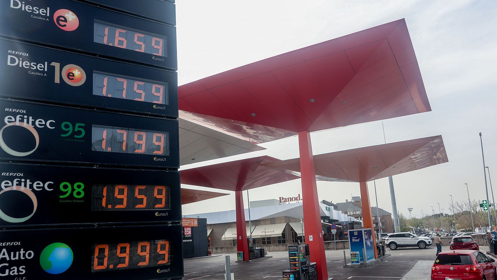 Precios del carburante en una gasolinera de Madrid