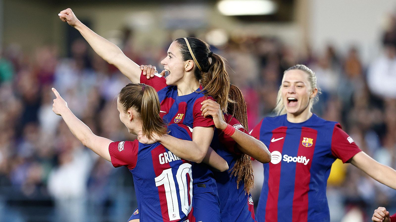 Aitana Bonmatí anota el primer gol del partido al Brann