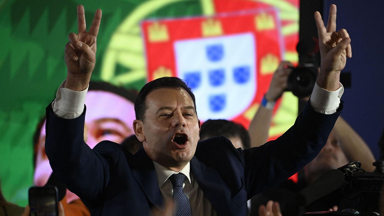 Luis Montenegro durante la celebración de la victoria electoral