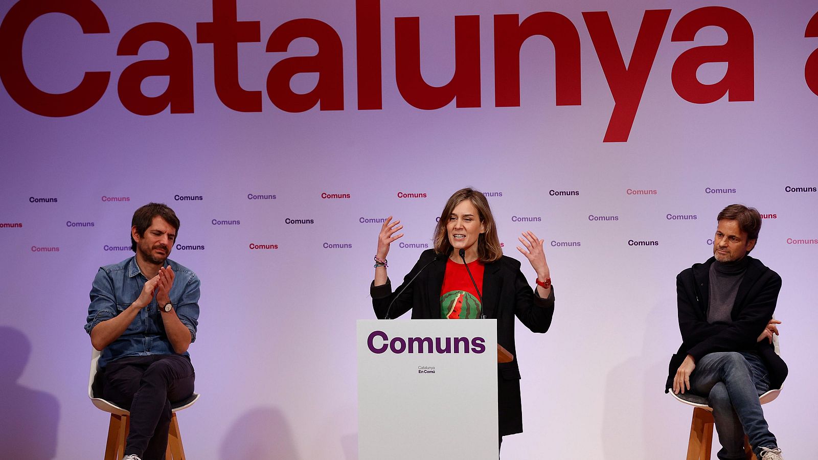 La líder de Catalunya en Comú, Jéssica Albiach, junto al ministro de Cultura, Ernest Urtasun y el candidato a las europeas Jaume Asens