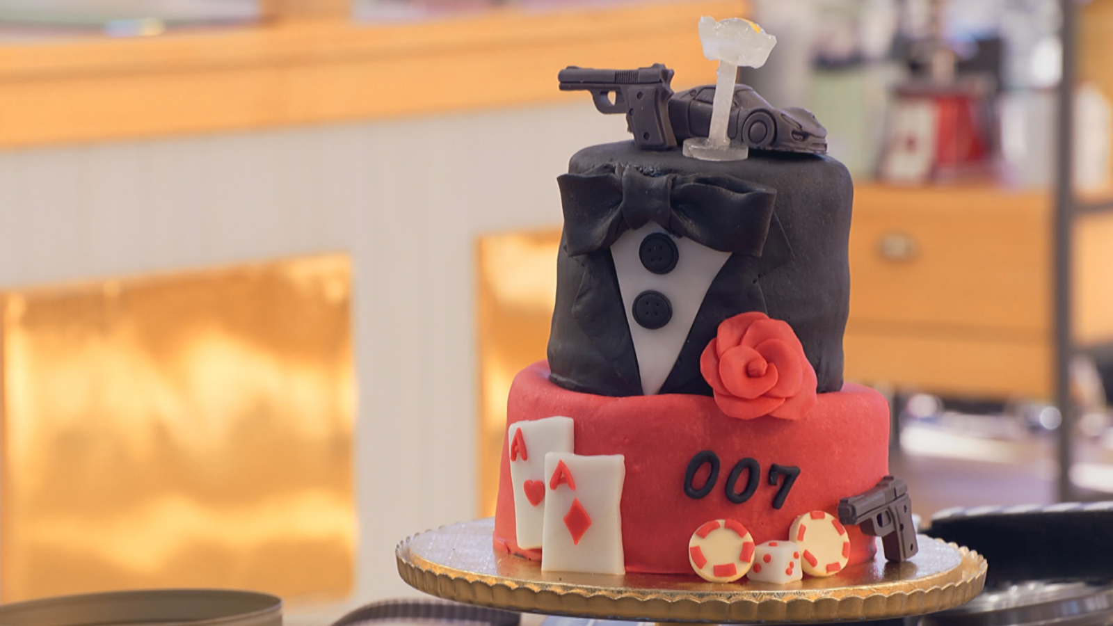 Imagen de la Receta de la tarta 'Agente 007' con dos bizcochos y dos rellenos de Ana Boyer en 'Bake Off'