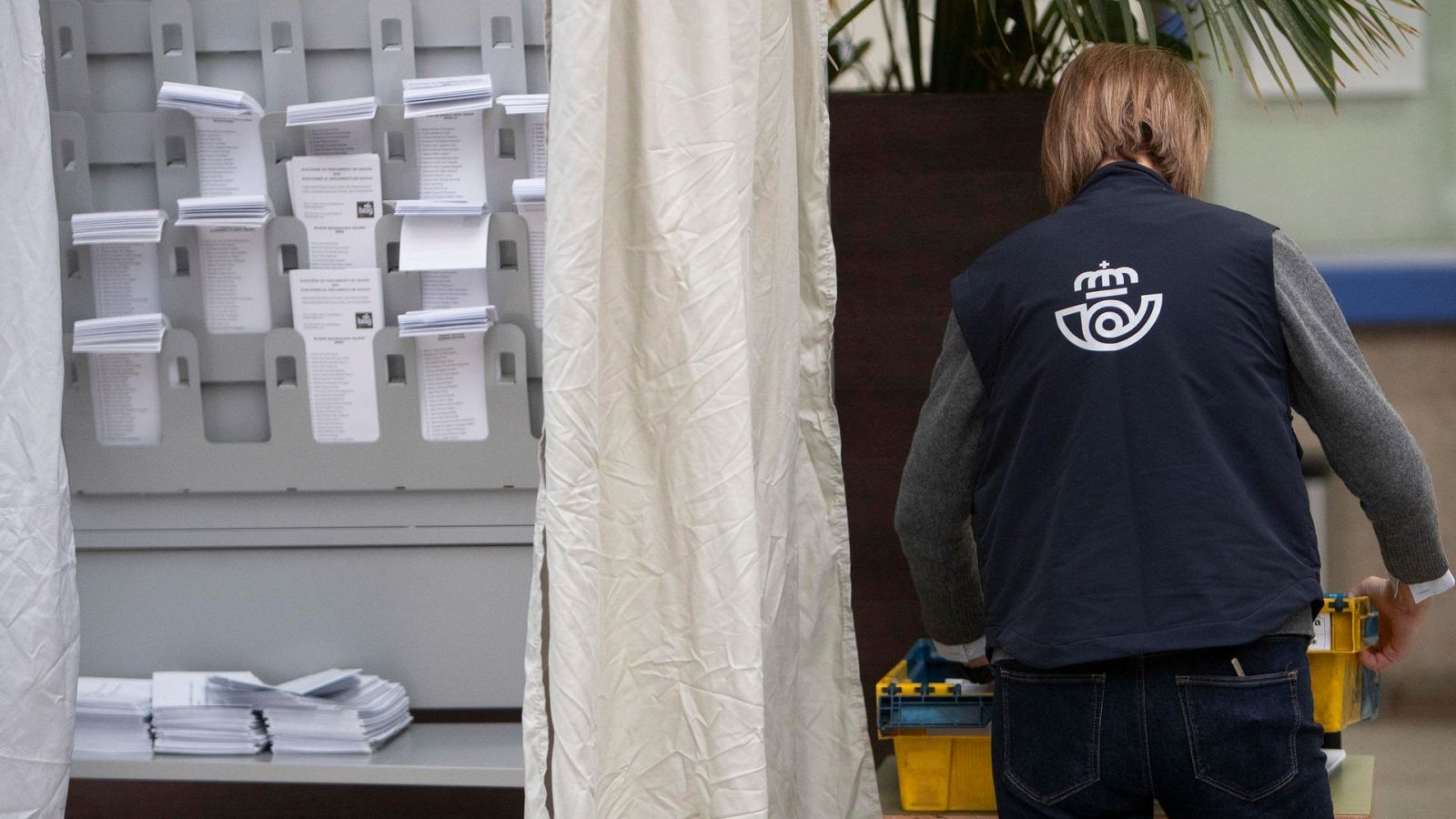 Elecciones vascas 2024: cuándo y cómo pedir el voto por correo