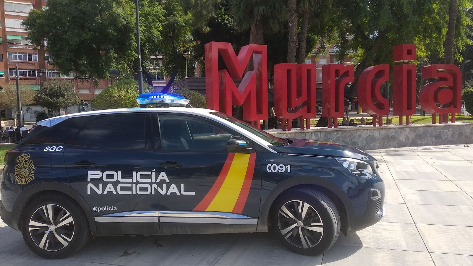 Vehículo de la Policia Nacional en la plaza Circular de Murcia. (EP)