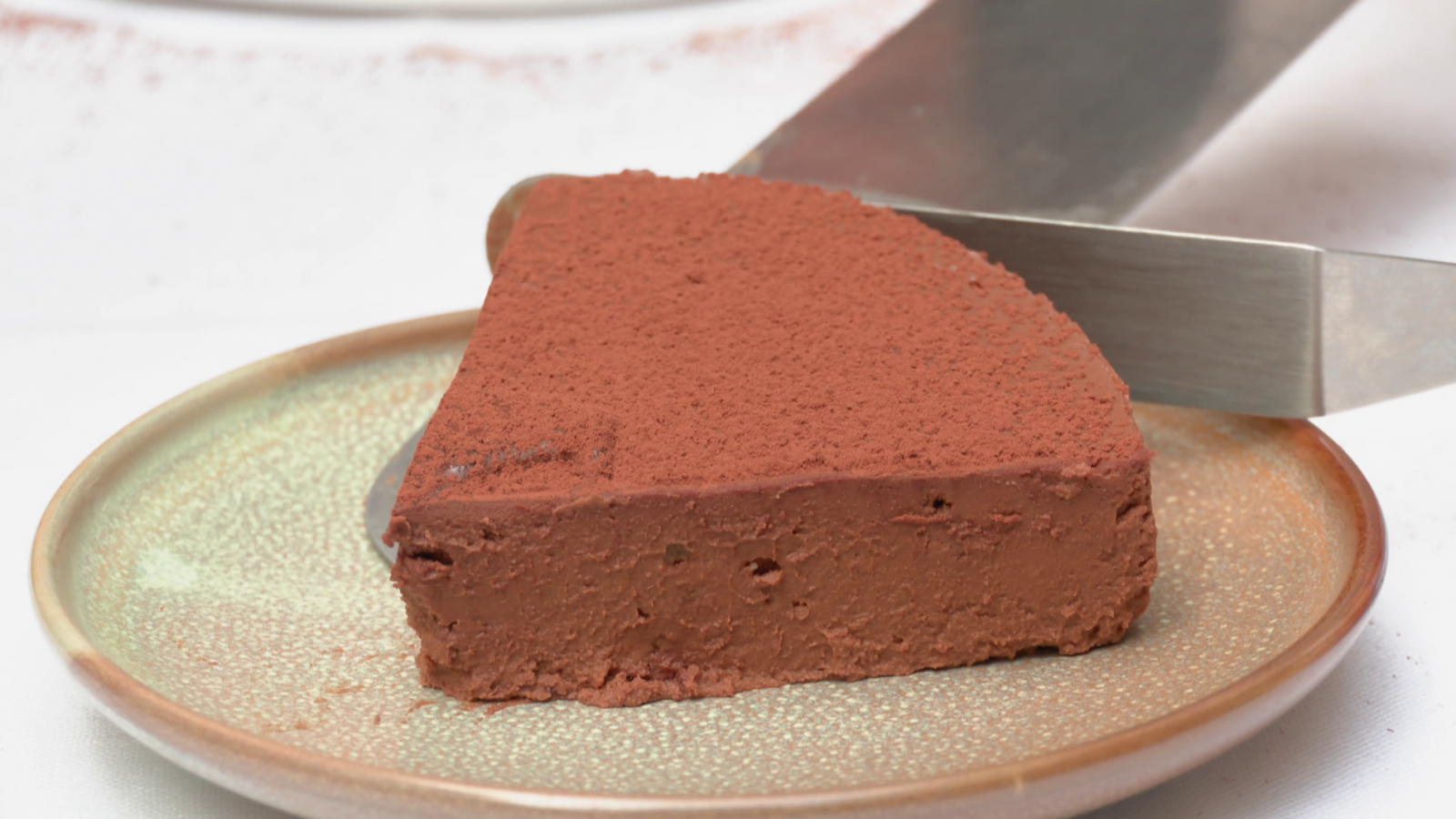 Tarta cremosa de chocolate con 3 ingredientes: vegana, saludable y deliciosa