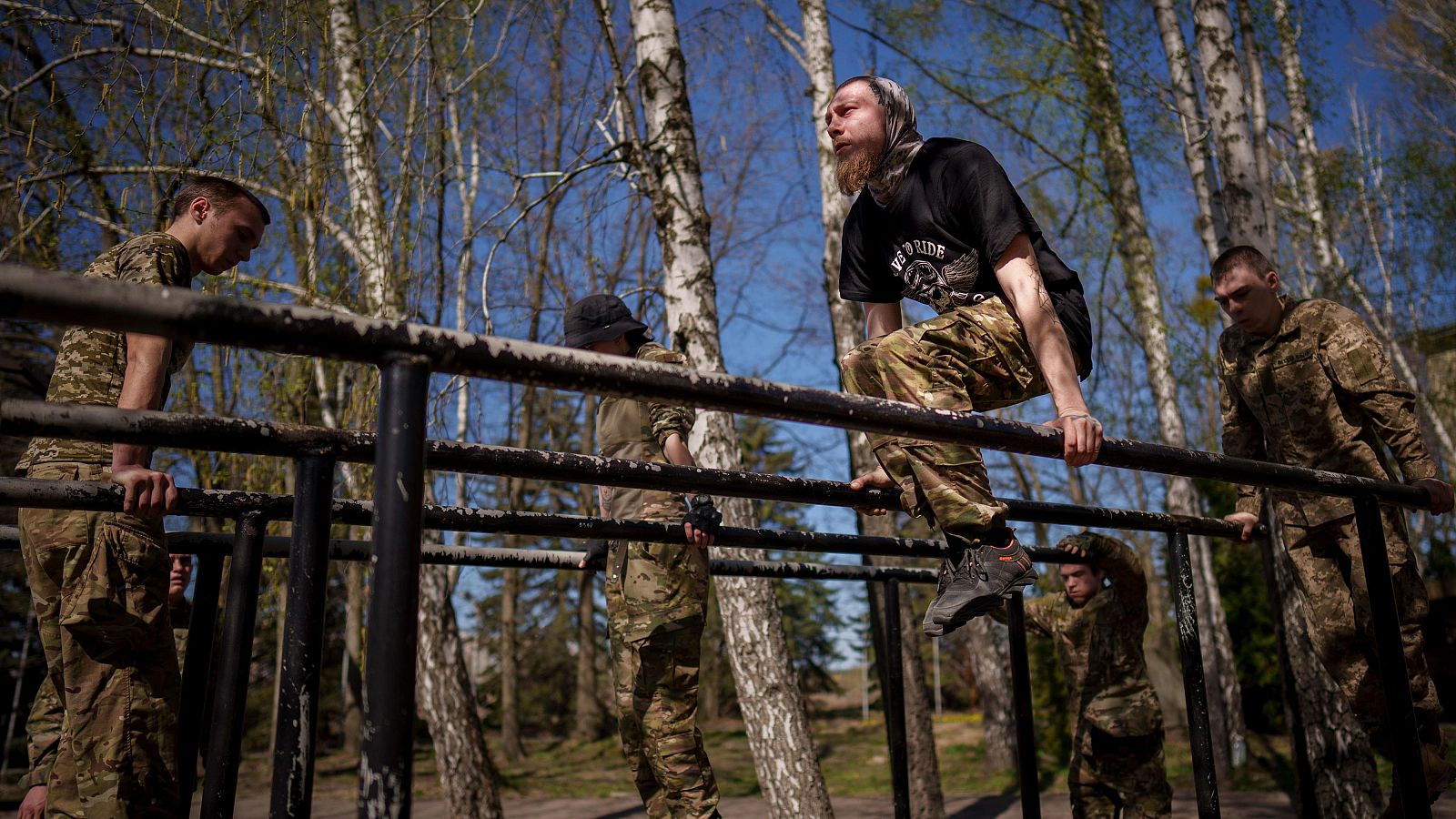 Reclutas de la 3.ª Brigada de Asalto se entrenan en la región de Kiev