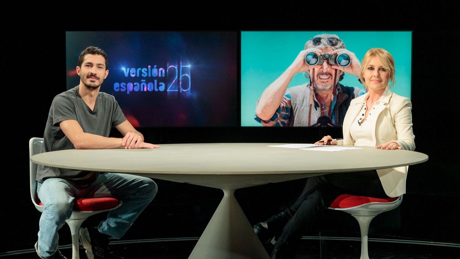 Chino Darín y Cayetana Guillén Cuervo en 'Versión Española'