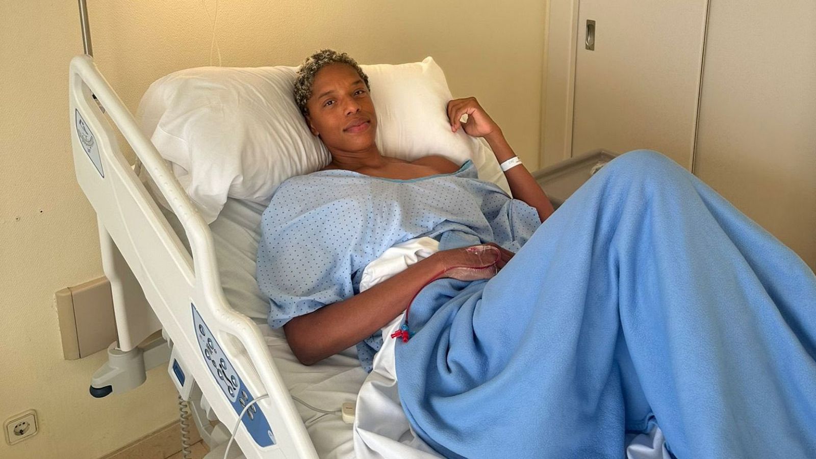 Yulimar Rojas, en una cama de hospital, en una imagen publicada por la propia atleta para informar de la lesión por la que se perderá los Juegos de París 2024
