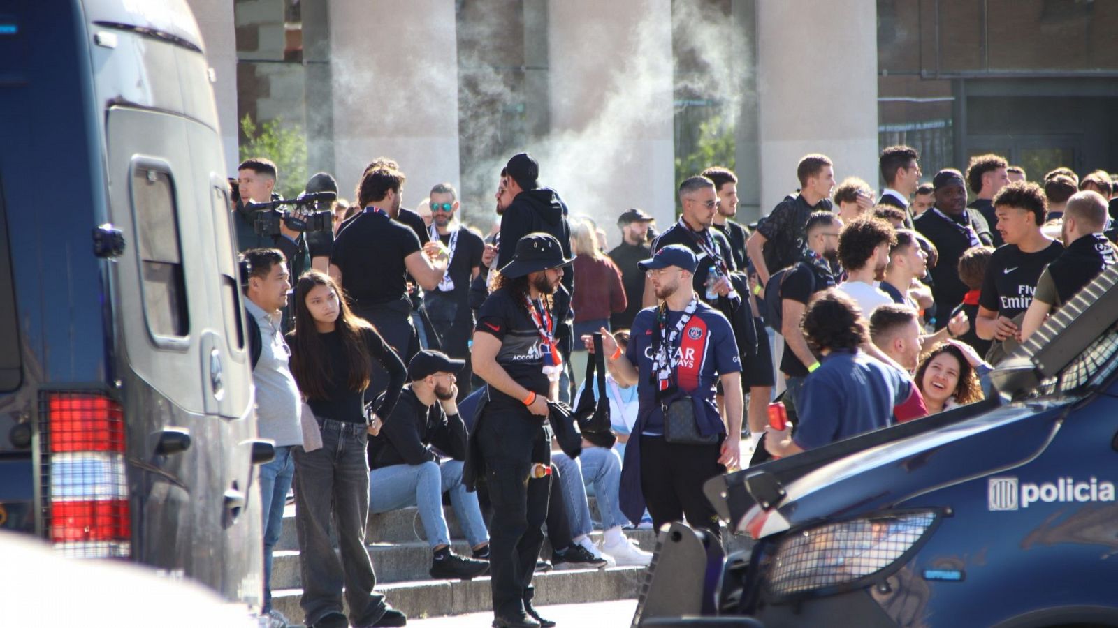Els Mossos d'Esquadra vigilen els voltants de plaça Espanya pel partit Barça-PSG