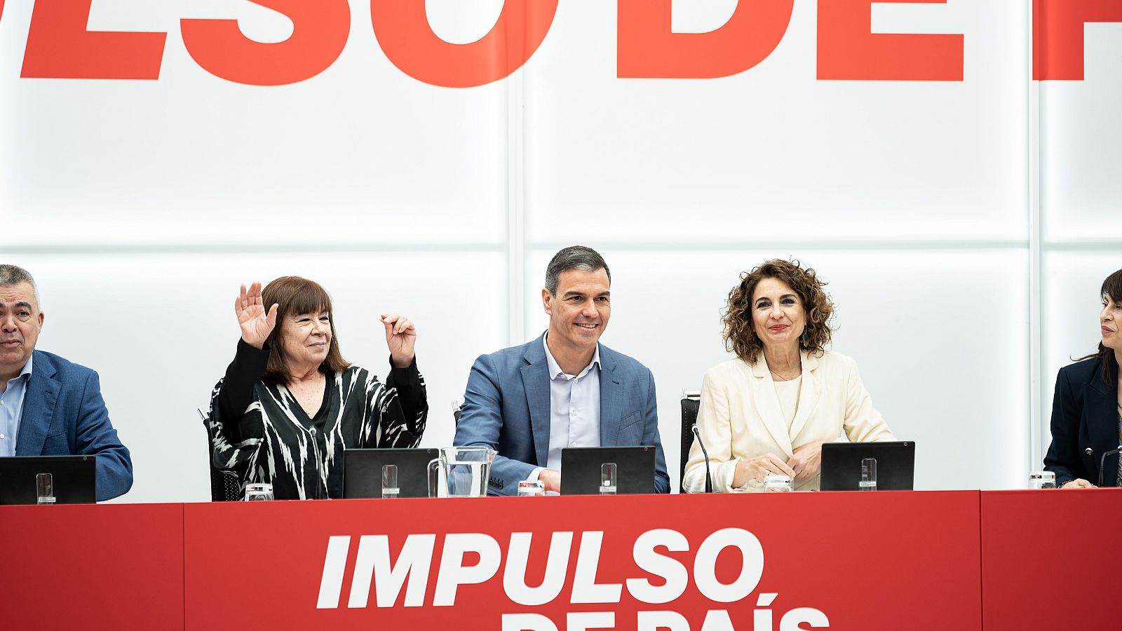 Pedro Sánchez junto a Cristina Narbona y María Jesús Montero en un acto del PSOE (EP)