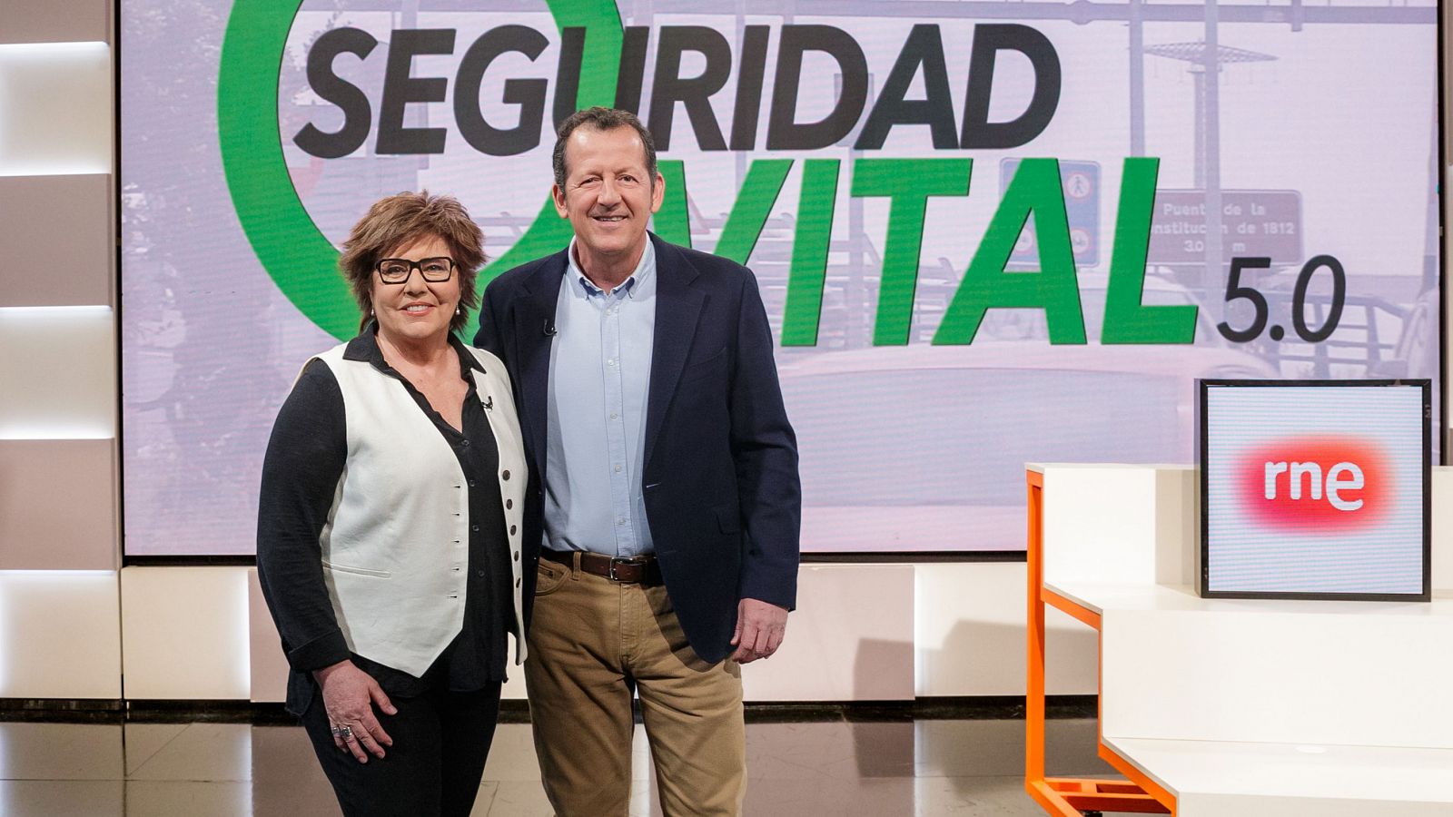 María Escario y Carlos García-Hirschfeld en 'RTVE Responde'