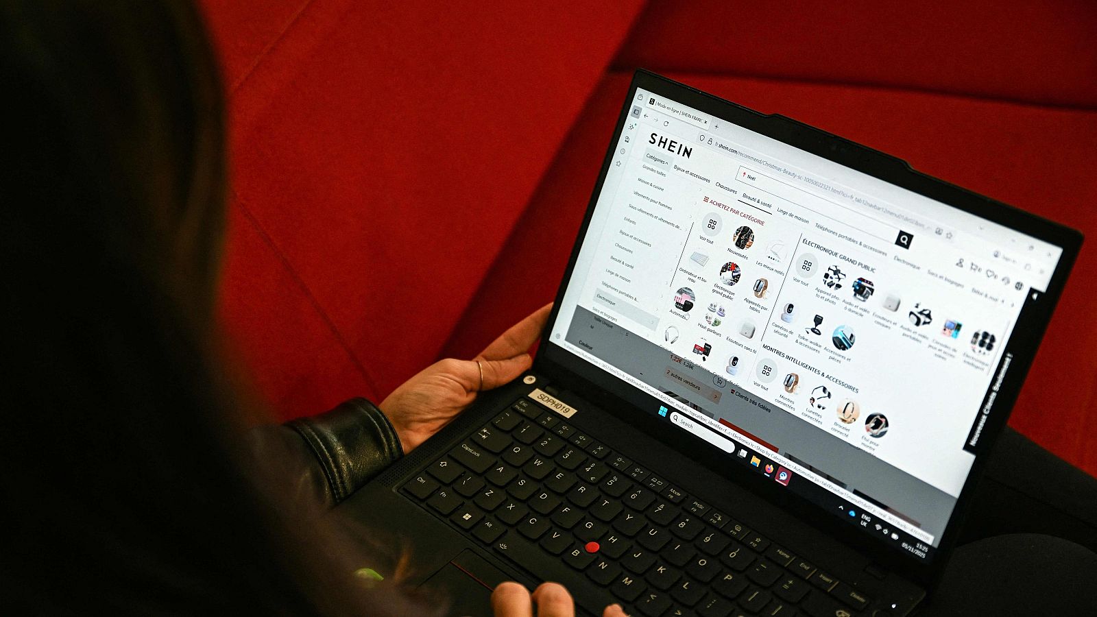 Francia inspeccionará 200.000 paquetes de Shein en plena polémica por las muñecas sexuales Francia inspeccionará 200.000 paquetes de Shein en plena polémica por las muñecas sexuales